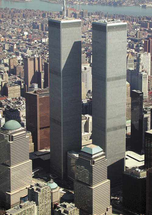 WTC-7-red-tinted-building-behind-WTC1-Jeffmock-Wikimedia-Commons-CMYK-WEB.jpg