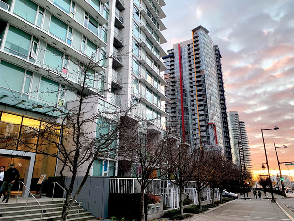 A recent Vancouver Foundation study says the design and structure of highrise buildings might contribute to feelings of social isolation among apartment and condominium residents in Vancouver, but not everyone in the building community agrees with that assessment.
