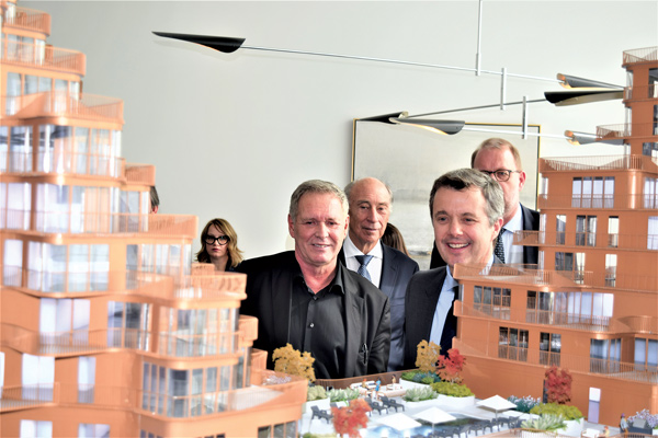 Crown Prince Frederik of Denmark visited the Bayside Toronto presentation centre on Toronto’s waterfront March 4 to launch a new architectural exhibition presenting global waterfront projects and also unveil a model of the 10-storey T3 wood office building designed by Danish firm 3XN, which is being developed by Hines. Pictured, the prince (right) checks out a model for the fourth residential building at Bayside, the Aqualuna, also designed by 3XN, as 3XN founding principal Kim Herforth Nielsen (left) and Leo DelZotto, president and CEO of Aqualuna builder Tridel (centre) look on.