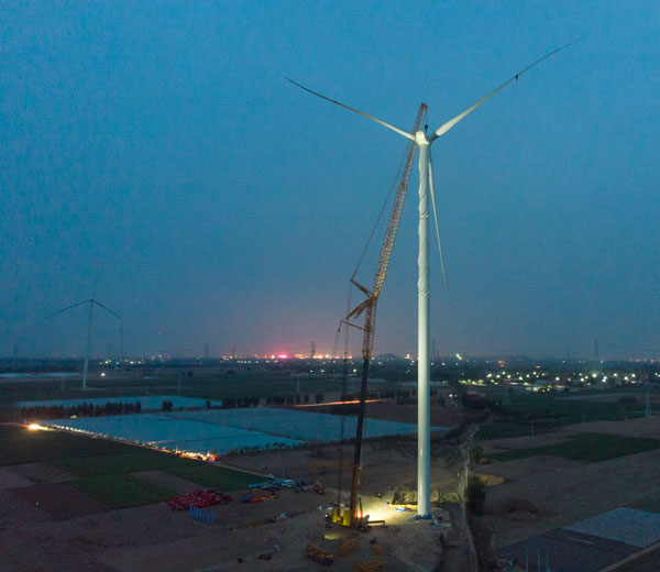 China’s XCMG installed a world-record-high impeller using its XCA1600 wheeled all-terrain crane at a Chinese wind farm on May 6.