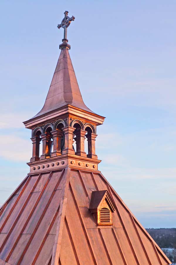 A restored copper mansard of the Saint Roch de l’Achigan city hall also won a North America copper award. The bell tower and its ornamental copper elements were restored in the project.